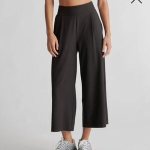 Quince Performance Tech Wide Leg Pants Medium